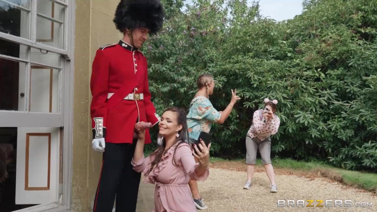 Piss Royal guardsman fucked brunette MILF Sofia Lee in the palace Hindi