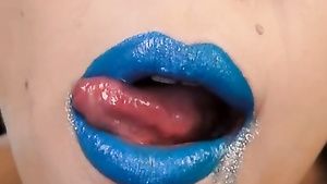 Nicki Blue Horny dark haired Japanese girl testing her lipstick Pornuj