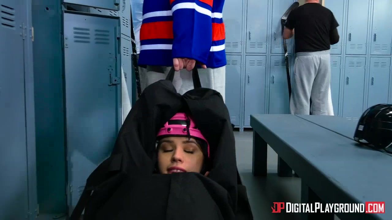 Porndig Dark-haired sweetie becomes a hot part of hockey team Boquete