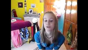 TubeTrooper Budding Smooth Amateur Sex Young Cutie On Her Webcam Peitos