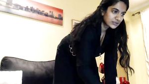 Cumfacial indian mommy with toys on webcam Diamond Kitty