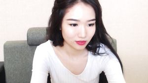 Chupada cute Chinese asian loves to tease - solo on webcam Amateur Porn