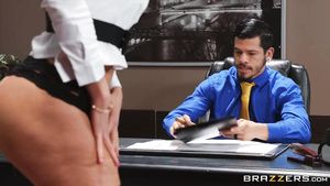 Punheta A secretary with big fake boobs and a tiny waist gets dicked by her boss Mexican