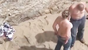 9Taxi Nasty Curvaceous Fucks Her Friend On The Beach Arrecha