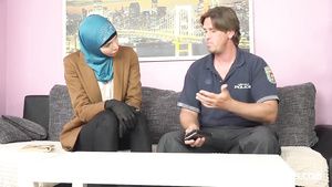Femdom Pov Venera Maxima - Muslim babe gets raunchy with the authorities JockerTube