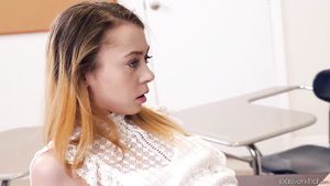Zorra A high-school teacher eats and fucks some teen's vagina on the desktop Stretching