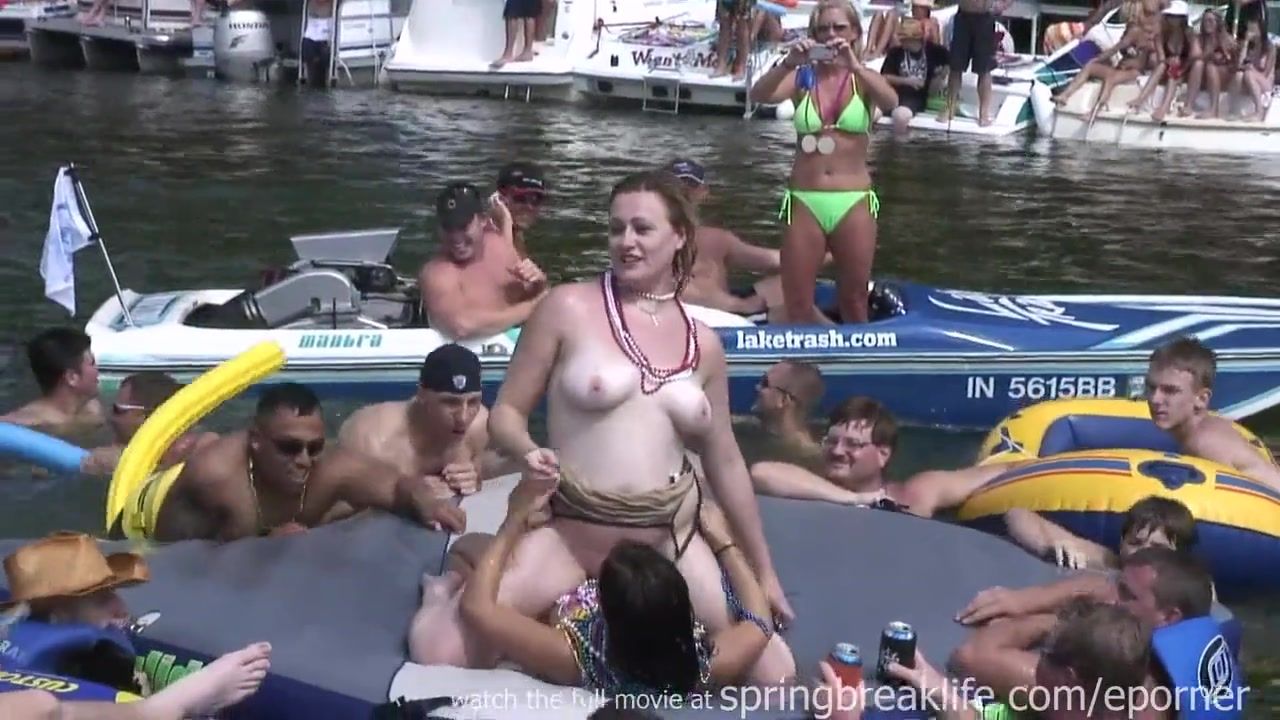 Putas Party Cove Sexfest - Public Erotic Show Young Tits