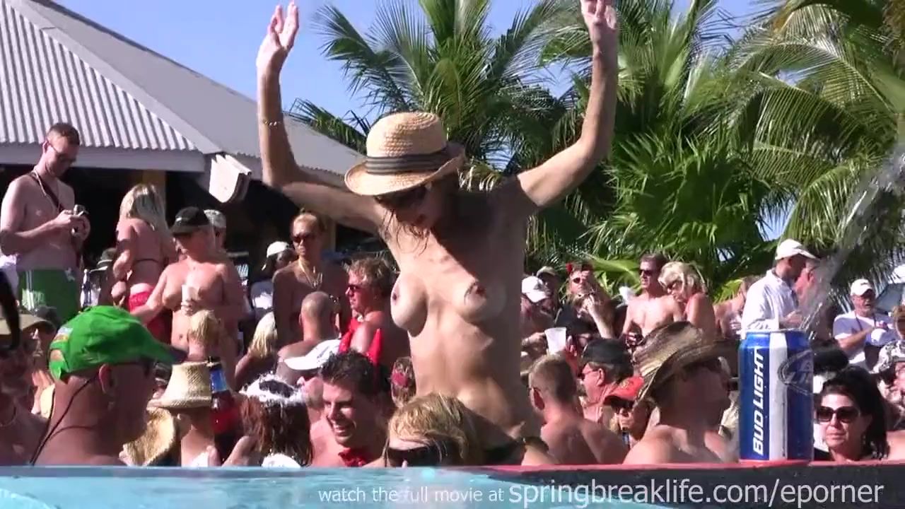 Pussy Pool Party Chicks - Public Erotic Show Facefuck
