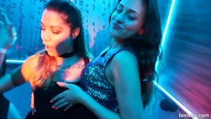 Joven Nasty lesbians make love in the night club Adult-Empire