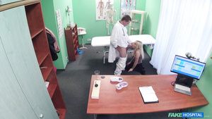 Blondes Seductive blonde babe gets a hard fuck from her doctor Pornos