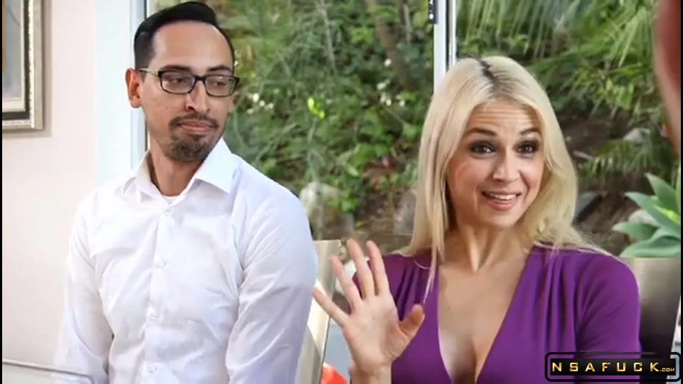 Couple Porn Stunning Blondie Wife Sarah Vandella Gets Her Bald Twat Licked And Drilled Zorra