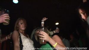 Double Penetration Club Girls Arse Shakin - Public Drunk Fun duckmovies