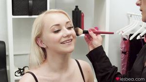 Teenies Pretty pornstar pleased by her lesbian make-up...