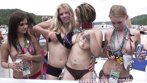 Gay Cumjerkingoff Everyone Loves A Good Party - Outdoor Nudity Spycam