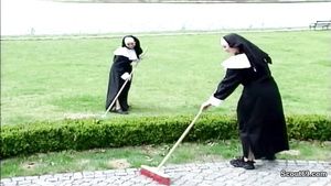 Swingers Notgeile Nonne vom Handwerker entjungfert Ecuador