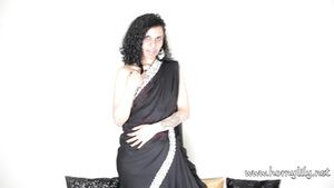 Transex Indian hot MILF erotic solo video Bigdick