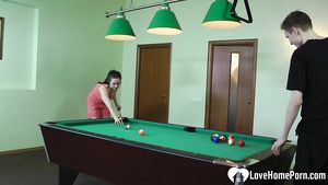 Joven Beauty loses at pool and takes a knob Old Young