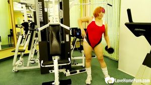 Sexu Mom at the gym fucks the instructor Doggy