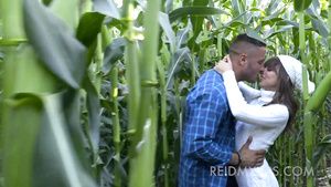 Porn Skinny naughty Riley Reid gets pounded outdoor Ladyboy