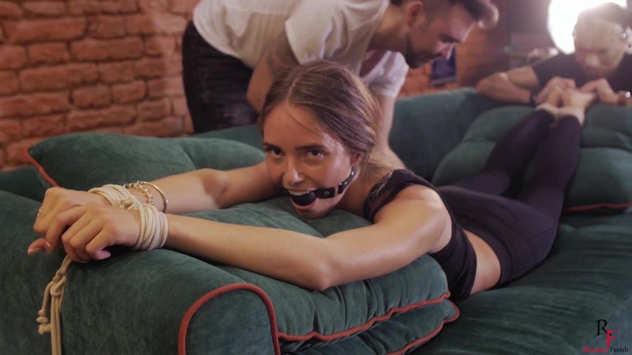 Loira Cute Colibri - Tickling Her 18-Years-Old Body Empflix