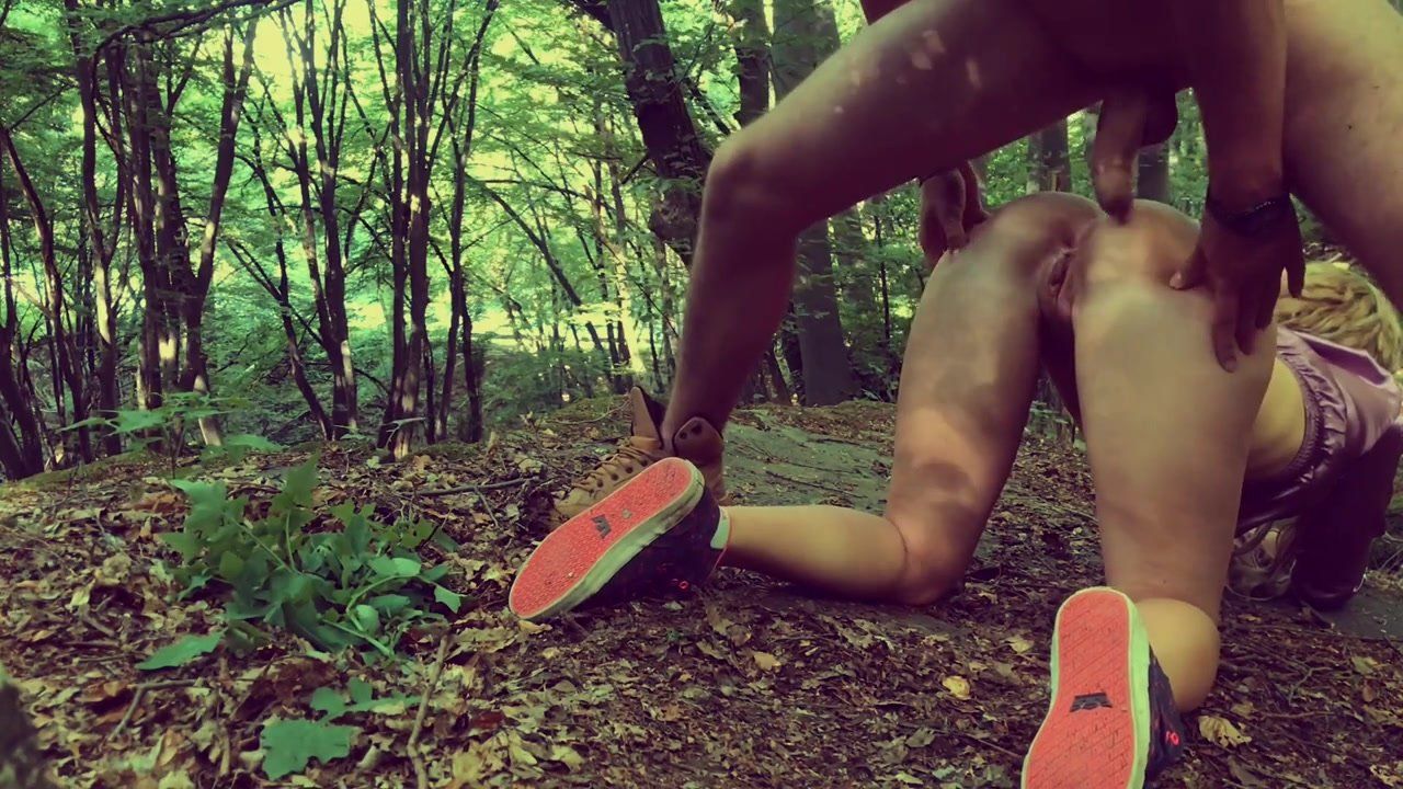 Peitos Outdoor BUTT SEX in Forest with Deep Cum Load Hot Girl Porn
