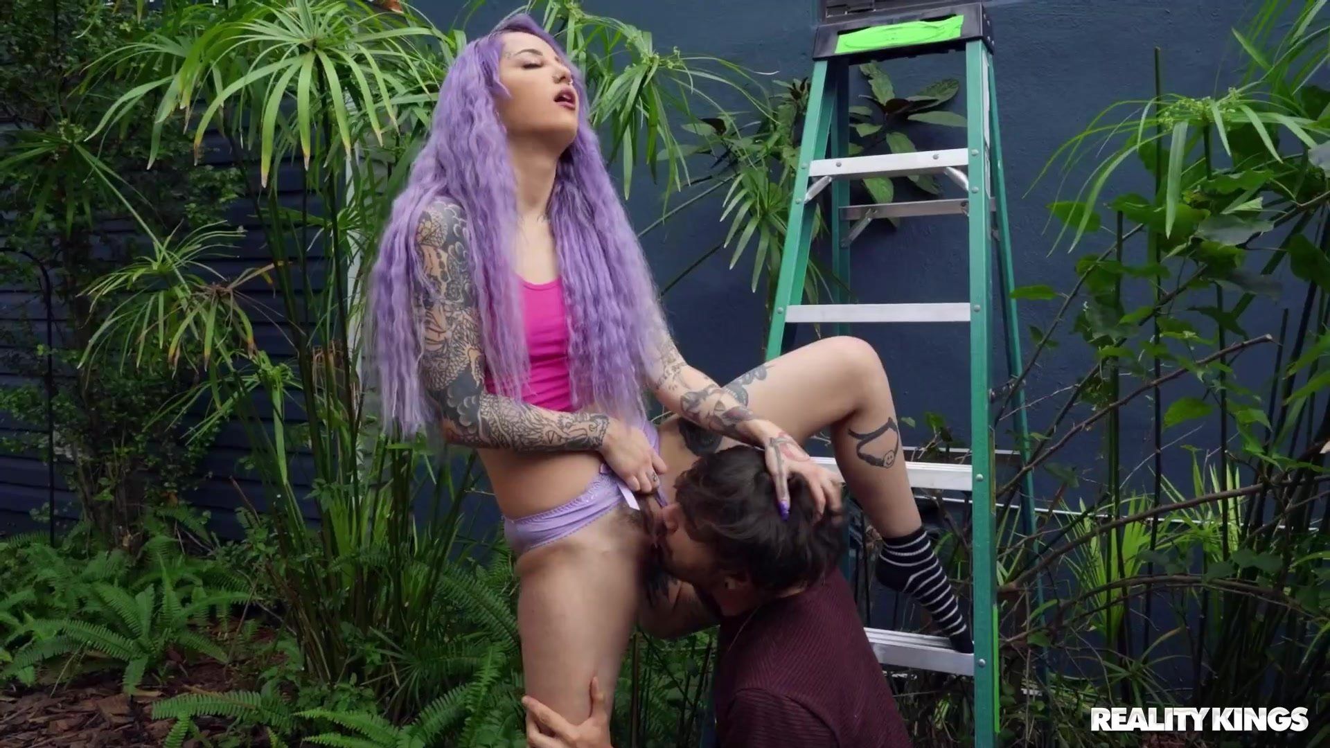 Hot Milf Hot goth teen with violet hair Val Steele enforces stranger to eat her pussy Fellatio