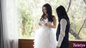 Dando Gorgeous Italian bride getting her first lesbian experience BigAndReady