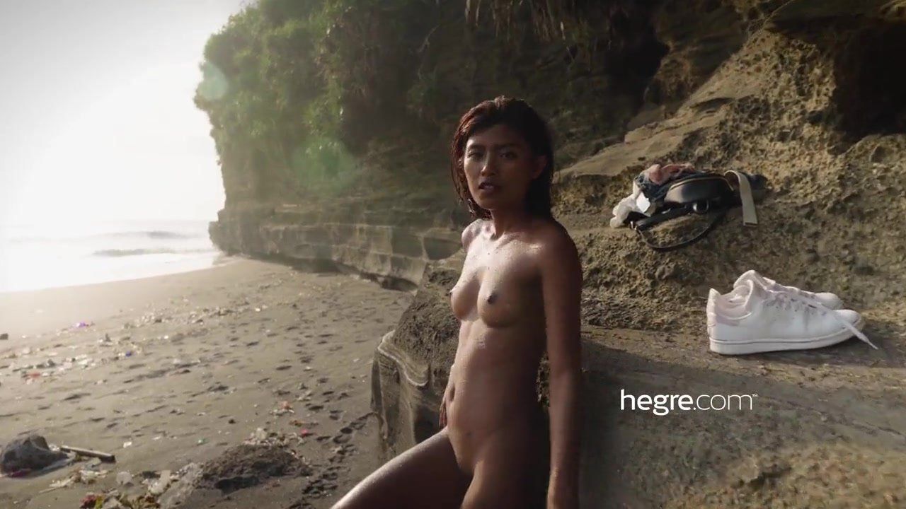 GamesRevenue Exotic skinny teen spends her time on Bali Nalgas