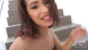 Sexo Celestial teen girl gagging on monstrous black pecker Amatur Porn