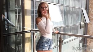 Best Blowjob Arousing 18-Years-Old Candice Smoking Then Masturbating Perra