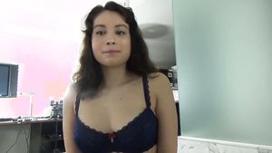 Famosa Creampie REAL Amateur Sex 18-Years-Old - FIRST VIDEO EVER!!! Fantasy
