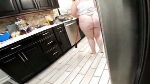 Cheating Wife Big Bum Cleaning Lady - BBW porn Sex Toy