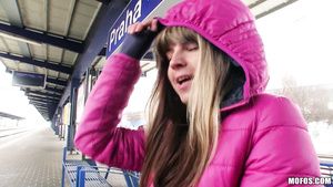 Pene Public Pickups - Flashing Strangers On A Train 1 - Gina Gerson Spreading