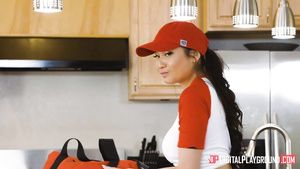 Tera Patrick Delivery girl Brenna Sparks got hardcore fuck as a tip from big cock dude SpankWire