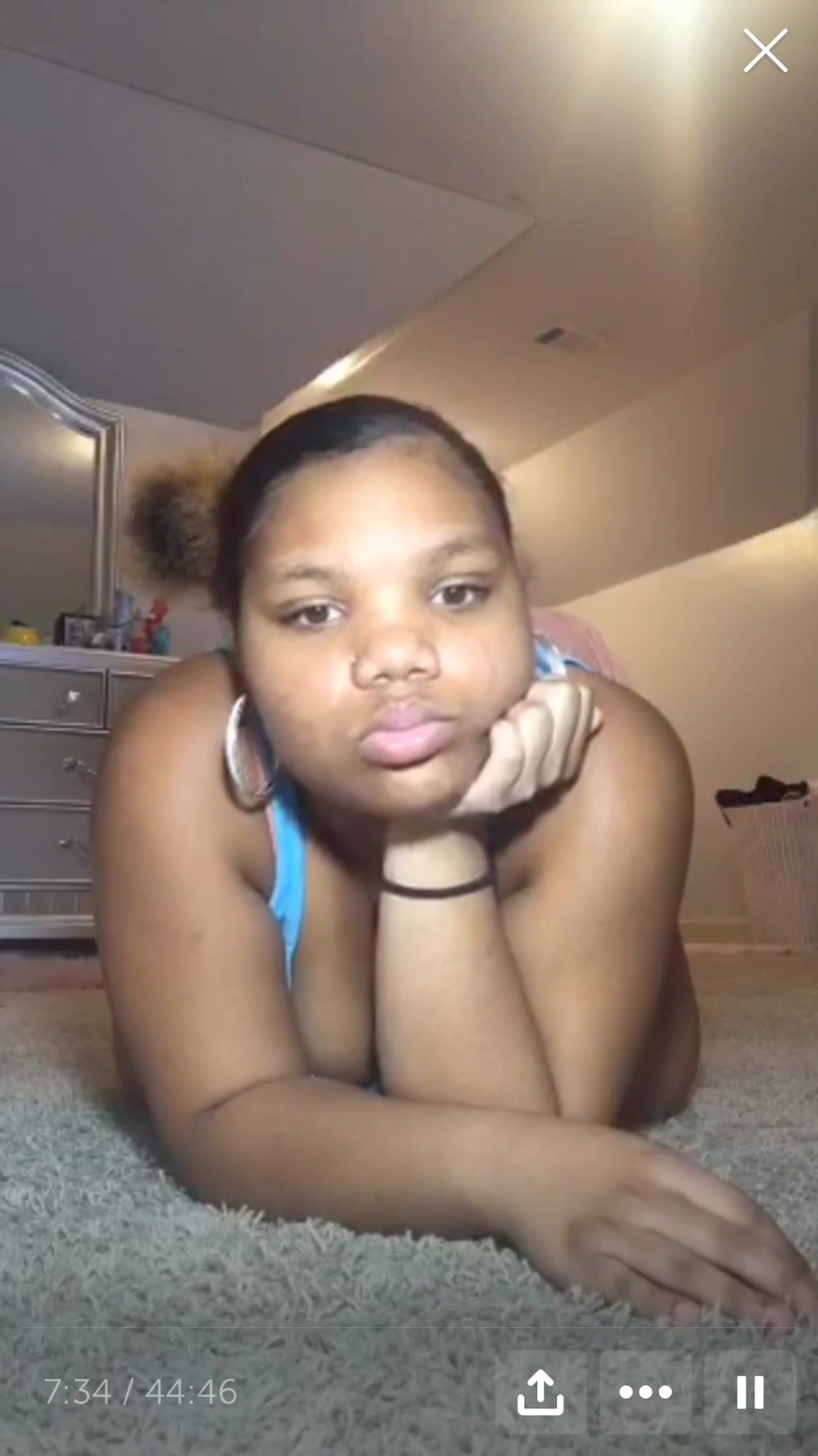 OlderTube Young chubby ebony on webcam in solo video Xnxx